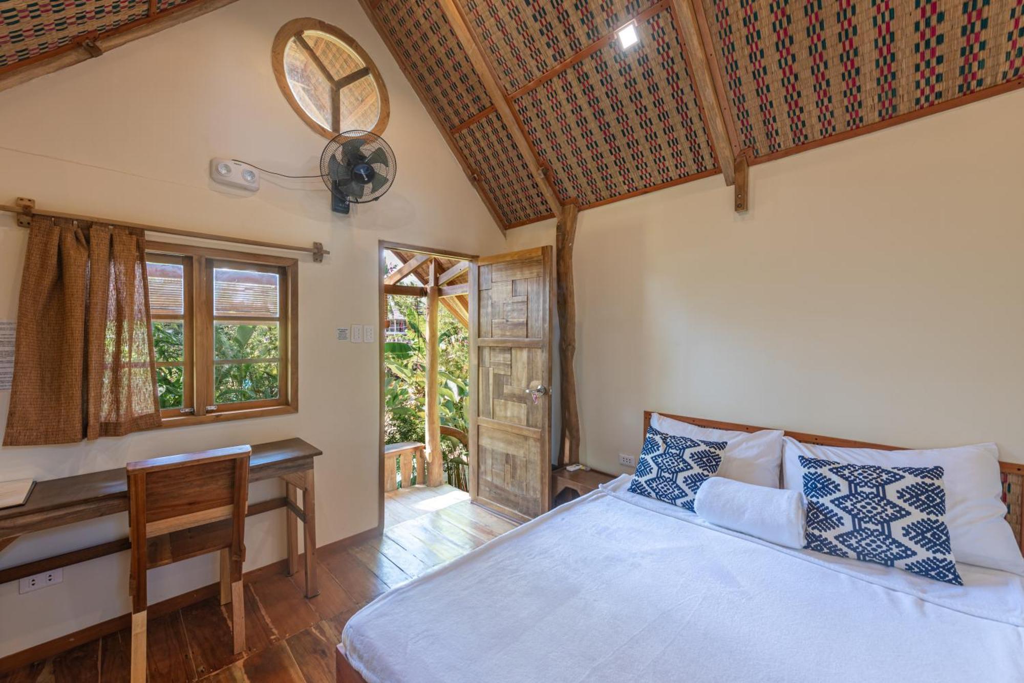 Camanolo Homestay Хенерал Луна Екстериор снимка
