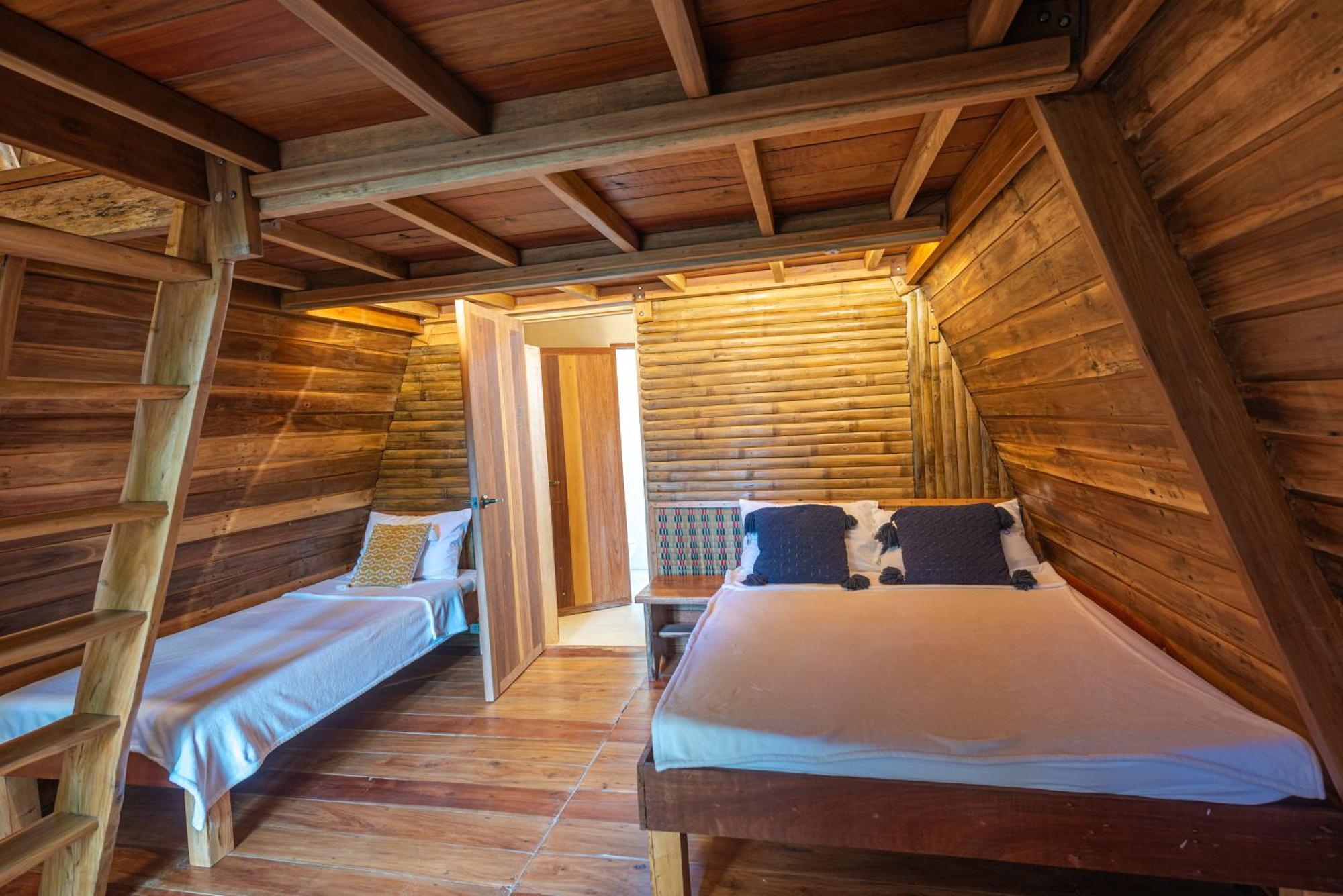Camanolo Homestay Хенерал Луна Екстериор снимка